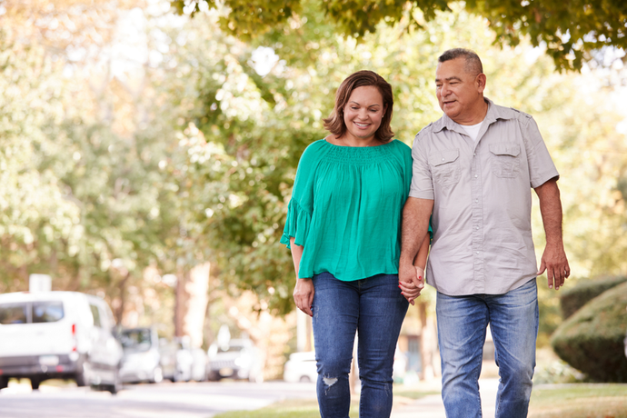 Couple walking or wearing loose-fitting clothing to ease GERD symptoms